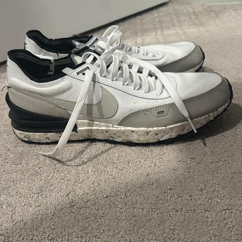 Nike Men's White and Black Sneakers